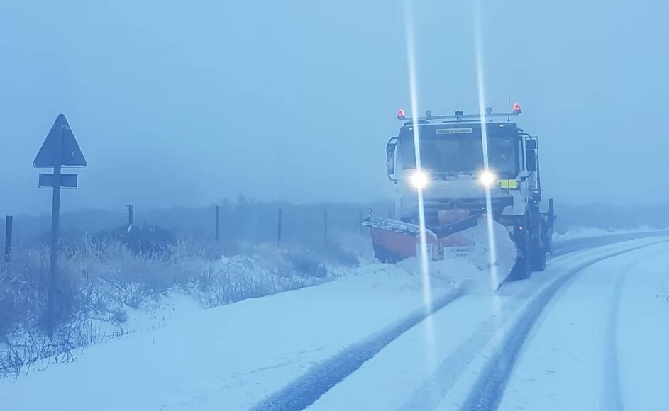 Alerta por nieve: Tráfico comienza a embolsar camiones en la A-1 dirección Madrid a la altura de Boceguillas