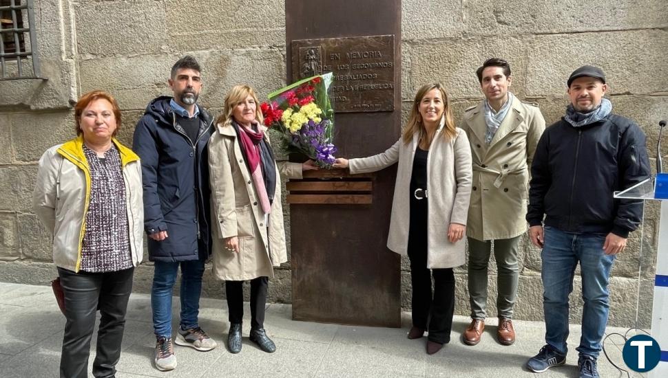 El Ayuntamiento de Segovia rinde homenaje a los presos que defendieron la Segunda Republica   