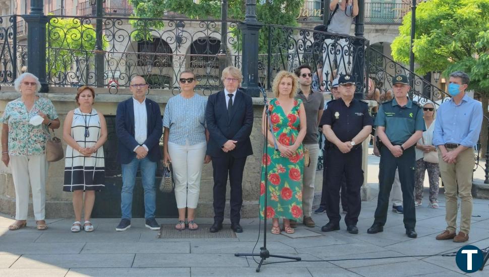 Un centenar de personas participa en Segovia en el homenaje a Miguel Ángel Blanco en el 25 aniversario de su asesinato   