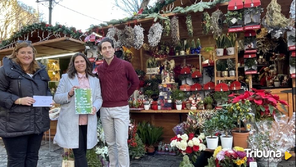 Floristería El Edén recibe el premio a la Caseta Mejor Decorada del Mercado de Navidad 2022