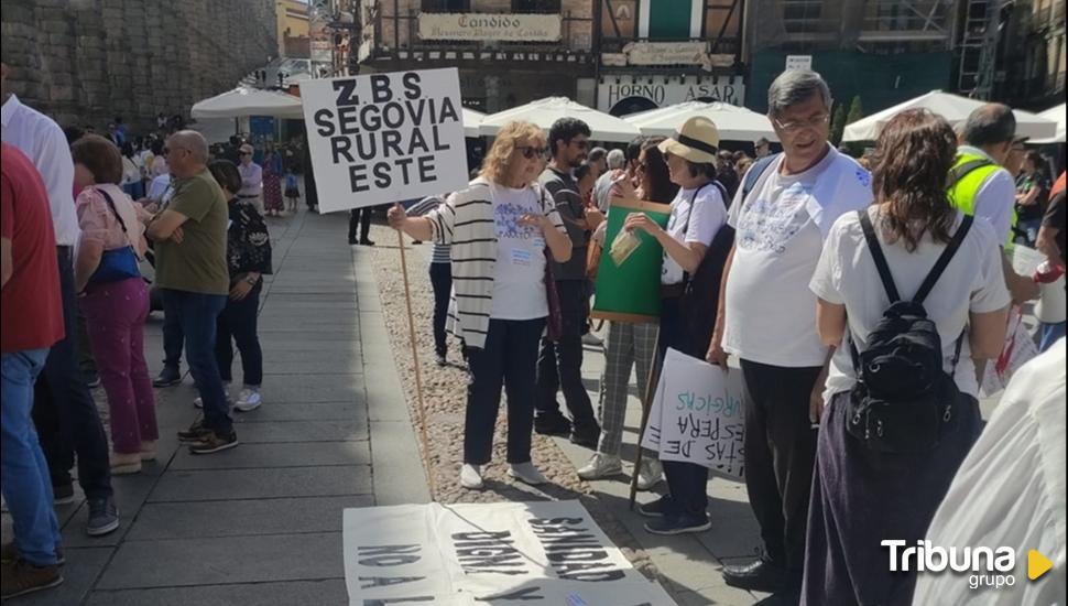 Cerca de 800 personas defienden la sanidad pública en Segovia