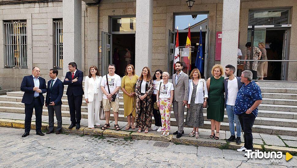 Virginia Barcones preside la lectura del manifiesto del Orgullo Gay en Segovia