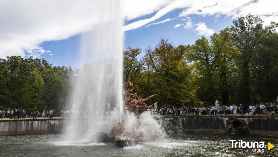 La fuente de Andrómeda del Palacio Real de La Granja se enciende por primera vez en 80 años