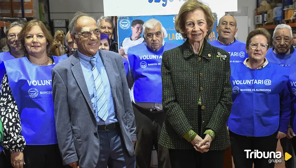 La reina Sofía visita el Banco de Alimentos de Segovia y valora su trabajo en la pandemia