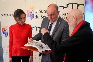 Publicado el libro expositivo de la obra de Carlos León, pintor Hijo Adoptivo de la Provincia