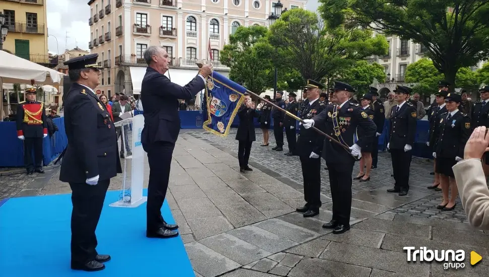 Segovia entrega la Medalla de Oro de la ciudad a la Policía Nacional