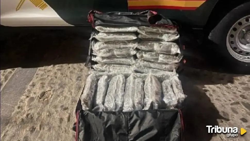 Detenida por la Guardia Civil de Segovia con una maleta cargada con 13,4 kilos de marihuana