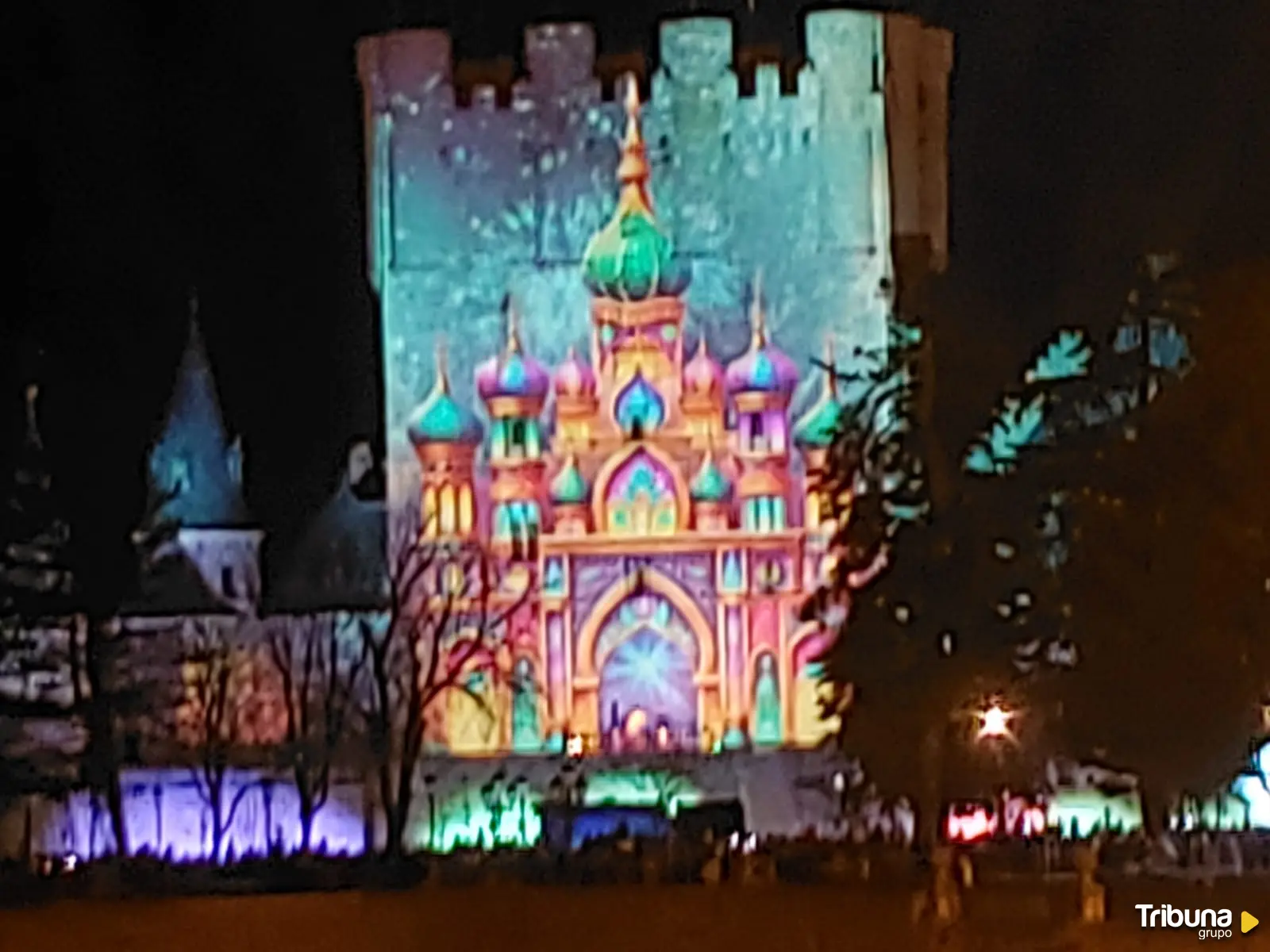 La Cabalgata de los Reyes Magos reúne a miles de personas en el trayecto del Alcázar al Acueducto